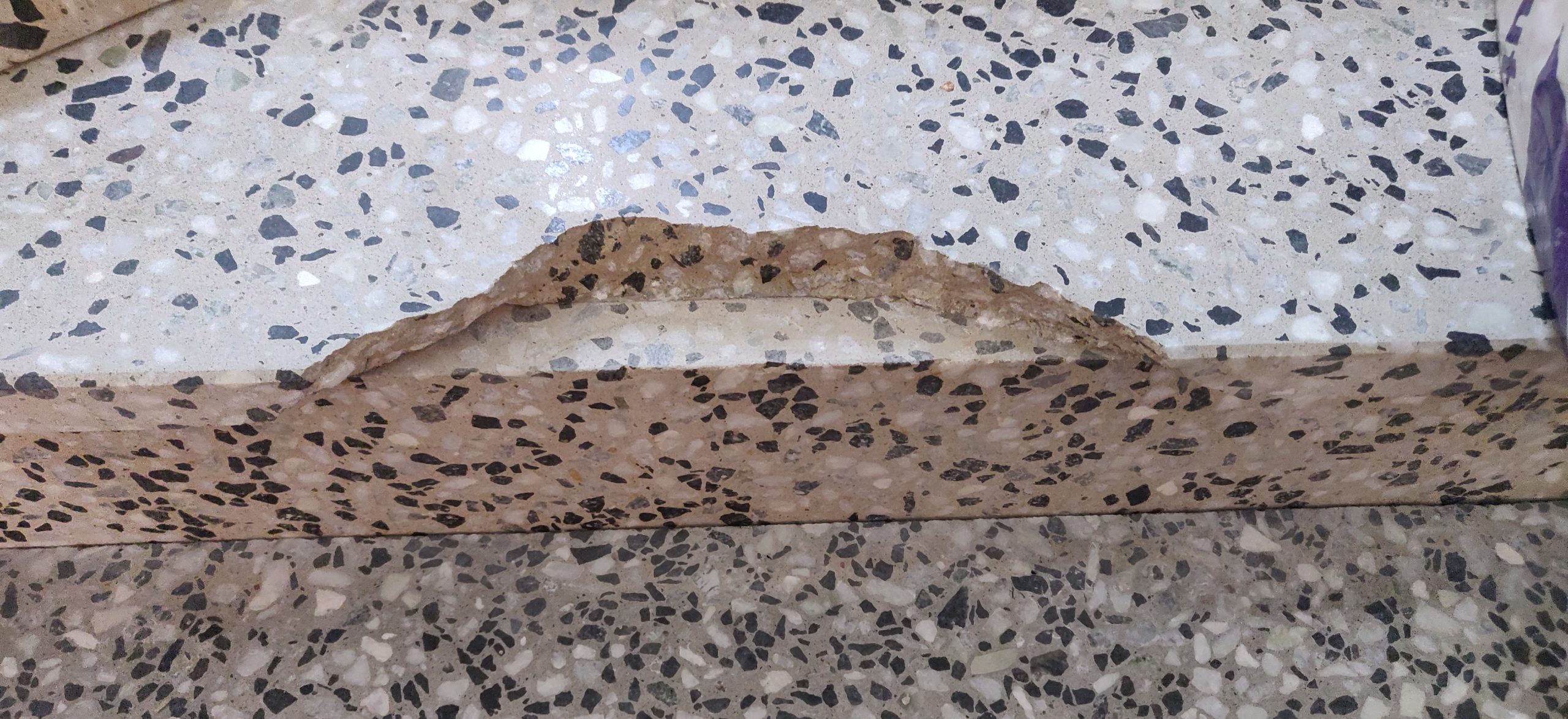 Rikkoutunut porrasaskelma