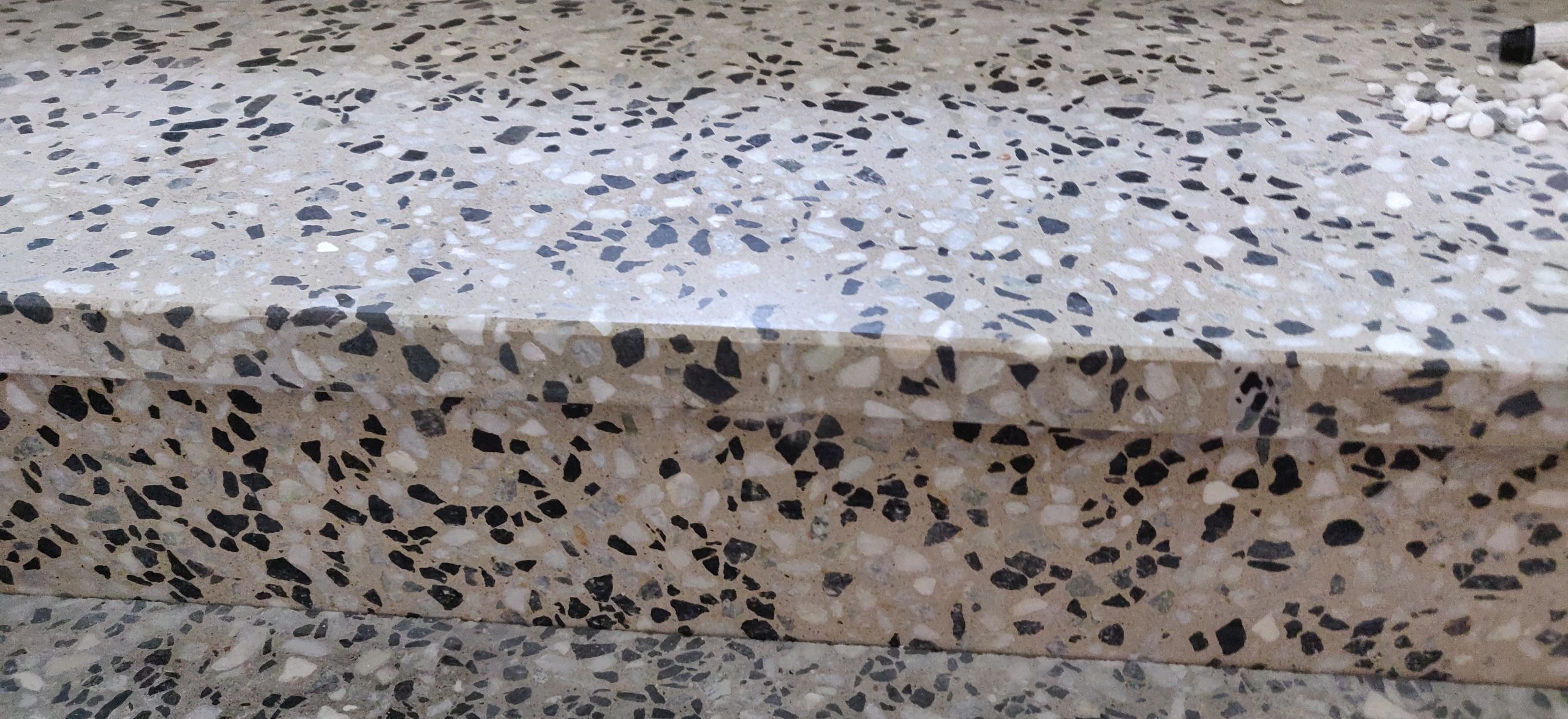 Rikkoutunut porrasaskelma - jälkeen